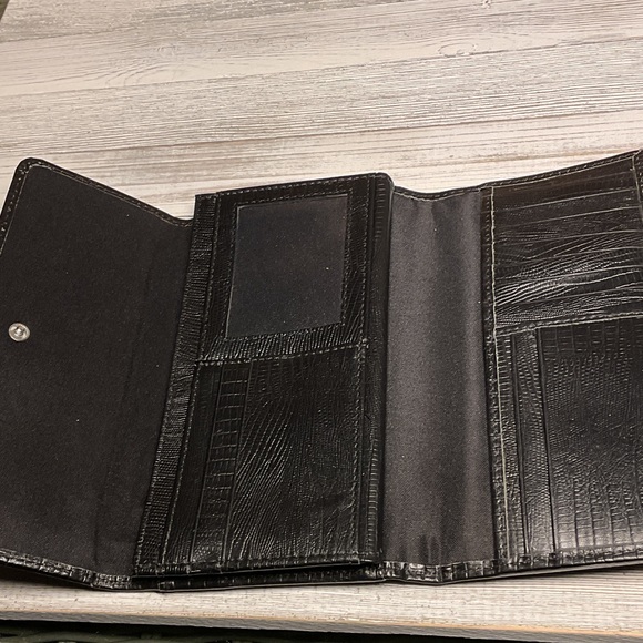 Timberland Women's Textured Leather Wallet with RFID Protection - Picture 5 of 6